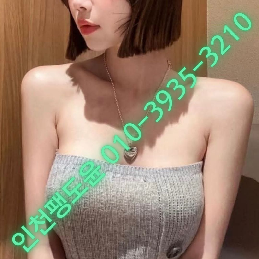 네온 포인트의 크리스마스 할인 쿠폰 홍보인스타그램 게시물